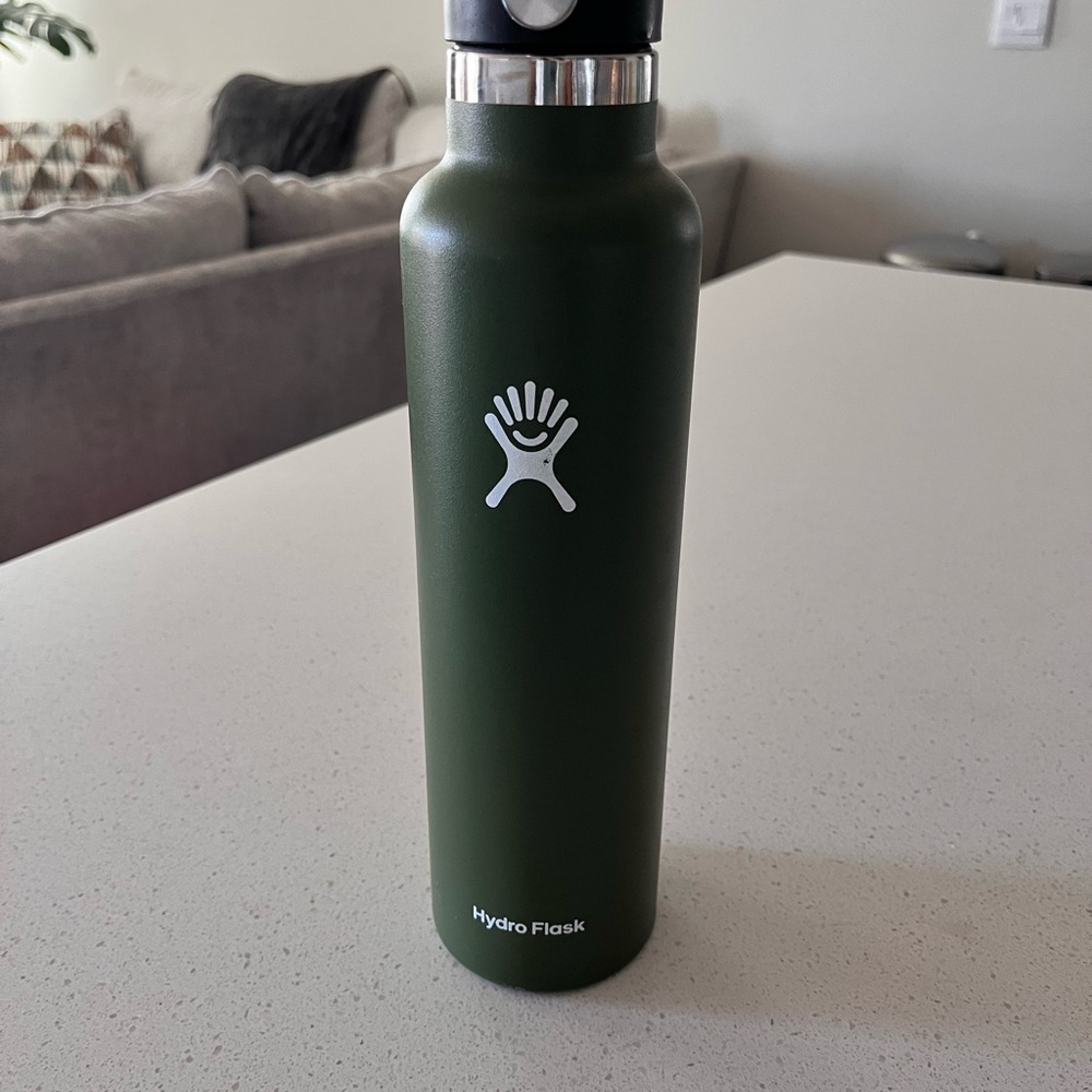 22oz Hydro Flask Green Water Bottle